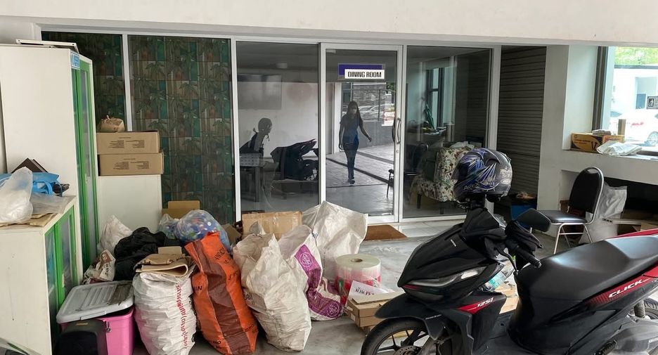 Casa adosada en venta y en alquiler de 12 habitaciones en Bang Phli, Samut Prakan