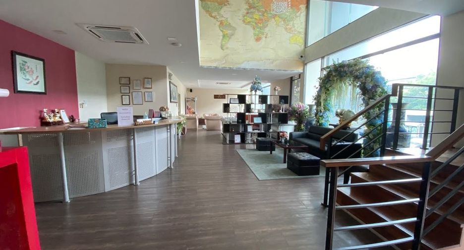 Casa adosada en venta y en alquiler de 12 habitaciones en Bang Phli, Samut Prakan