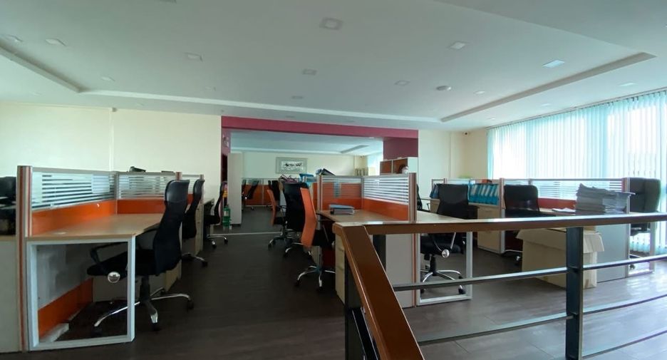 Casa adosada en venta y en alquiler de 12 habitaciones en Bang Phli, Samut Prakan