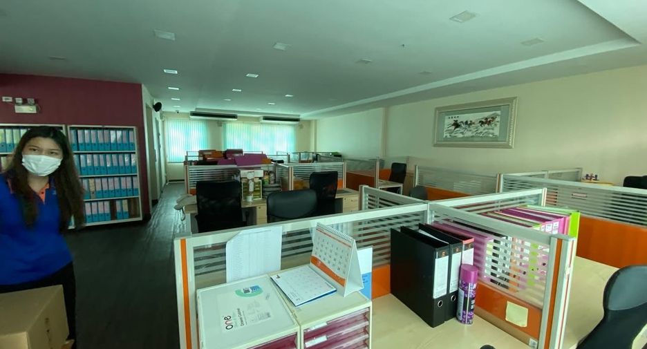 Casa adosada en venta y en alquiler de 12 habitaciones en Bang Phli, Samut Prakan