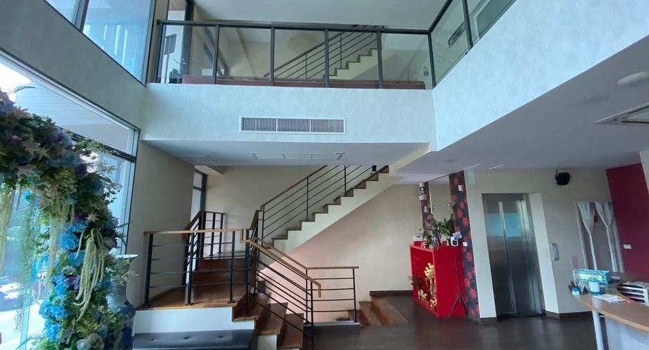 Casa adosada en venta y en alquiler de 12 habitaciones en Bang Phli, Samut Prakan