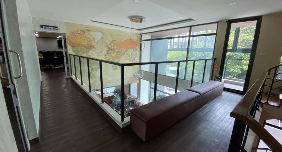 Casa adosada en venta y en alquiler de 12 habitaciones en Bang Phli, Samut Prakan