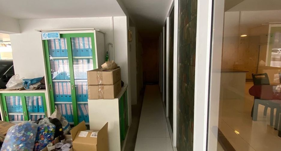 Casa adosada en venta y en alquiler de 12 habitaciones en Bang Phli, Samut Prakan