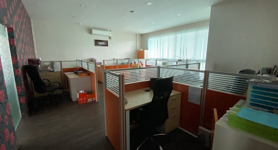 Casa adosada en venta y en alquiler de 12 habitaciones en Bang Phli, Samut Prakan