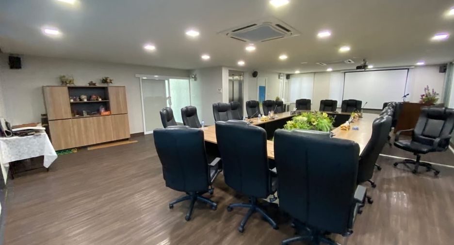 Casa adosada en venta y en alquiler de 12 habitaciones en Bang Phli, Samut Prakan