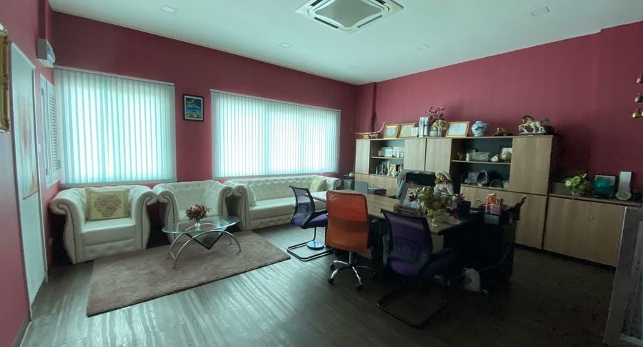 Casa adosada en venta y en alquiler de 12 habitaciones en Bang Phli, Samut Prakan