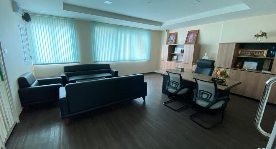 Casa adosada en venta y en alquiler de 12 habitaciones en Bang Phli, Samut Prakan