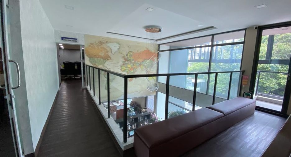Casa adosada en venta y en alquiler de 12 habitaciones en Bang Phli, Samut Prakan