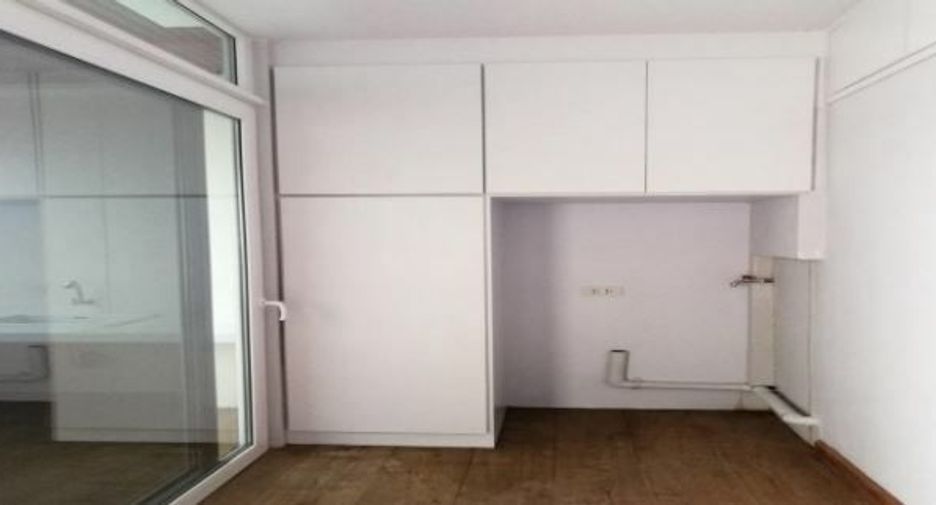 For rent 3 bedrooms condo in Bang Rak, Bangkok