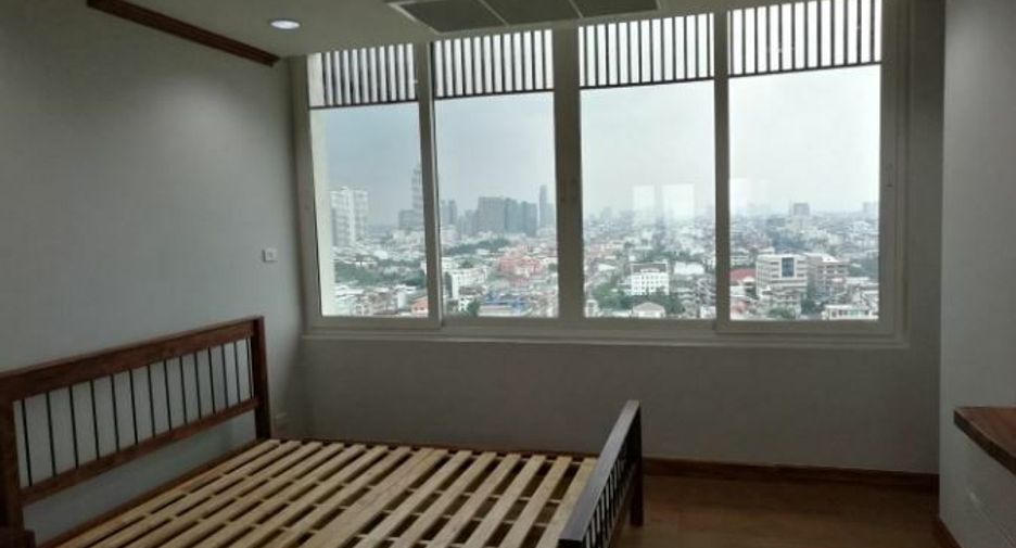 For rent 3 bedrooms condo in Bang Rak, Bangkok