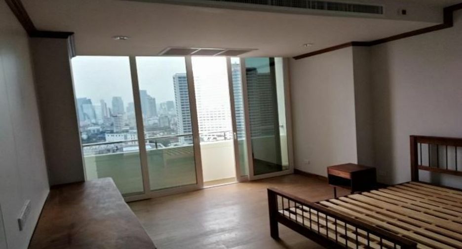 For rent 3 bedrooms condo in Bang Rak, Bangkok