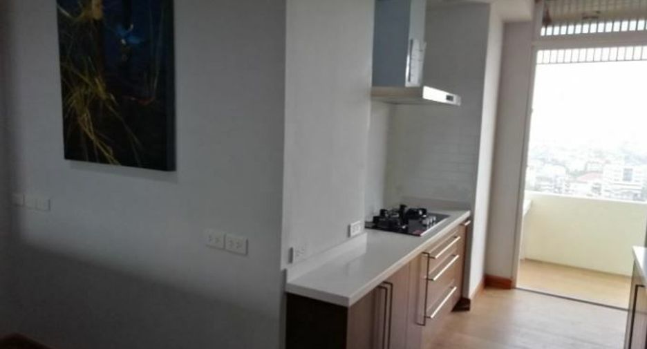 For rent 3 bedrooms condo in Bang Rak, Bangkok