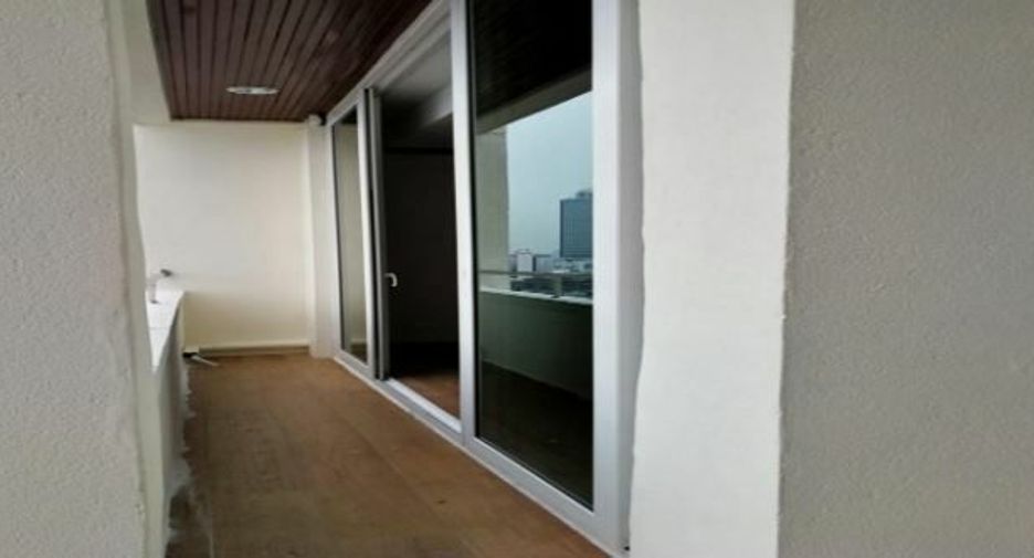 For rent 3 bedrooms condo in Bang Rak, Bangkok
