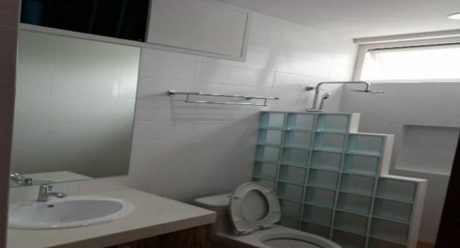 For rent 3 bedrooms condo in Bang Rak, Bangkok