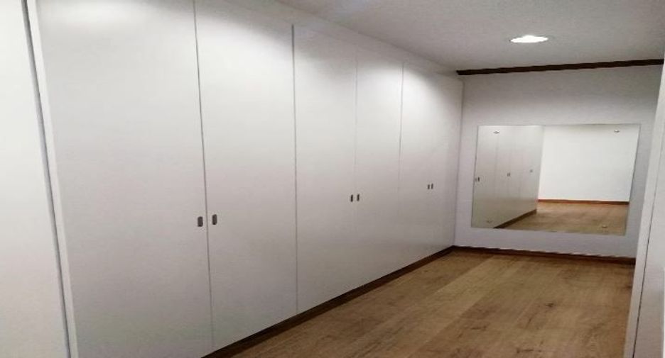 For rent 3 bedrooms condo in Bang Rak, Bangkok