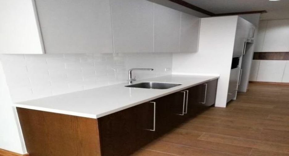 For rent 3 bedrooms condo in Bang Rak, Bangkok