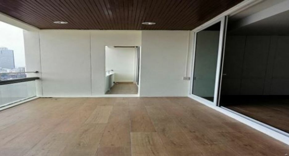 For rent 3 bedrooms condo in Bang Rak, Bangkok