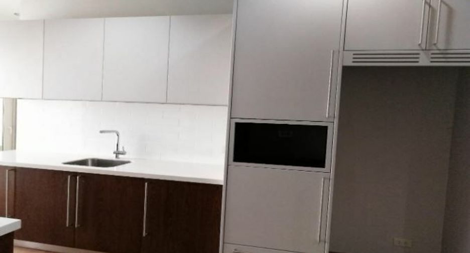 For rent 3 bedrooms condo in Bang Rak, Bangkok