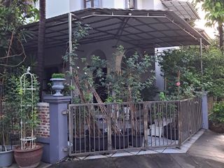 Haus zum Kauf mit 3 Zimmer in Lat Phrao, Bangkok
