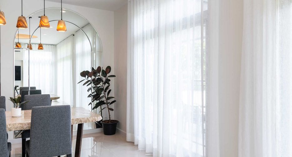 For sale and for rent 4 bedrooms house in Saphan Sung, Bangkok