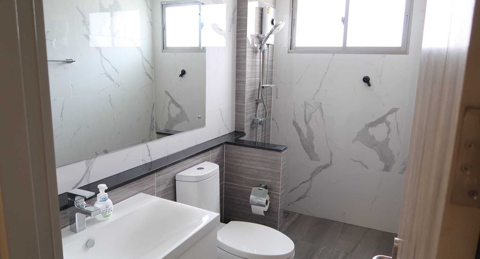 For sale and for rent 4 bedrooms house in Saphan Sung, Bangkok