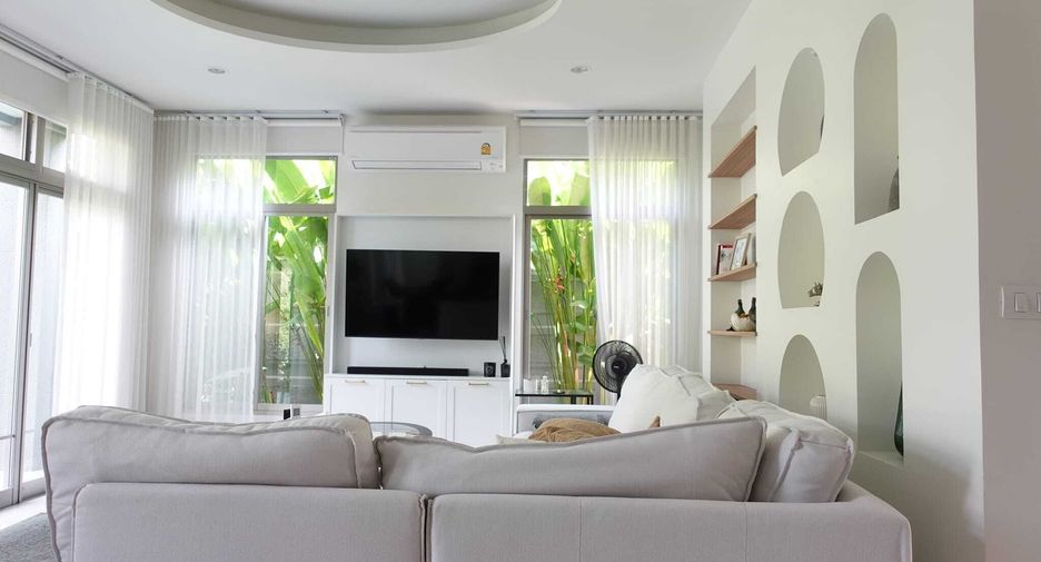 For sale and for rent 4 bedrooms house in Saphan Sung, Bangkok