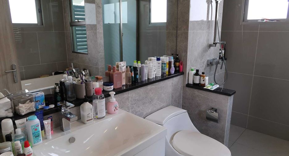 For sale and for rent 4 bedrooms house in Saphan Sung, Bangkok