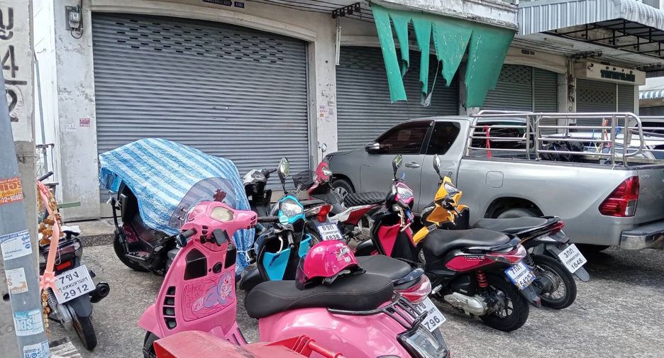 For sale retail Space in Bang Phlat, Bangkok