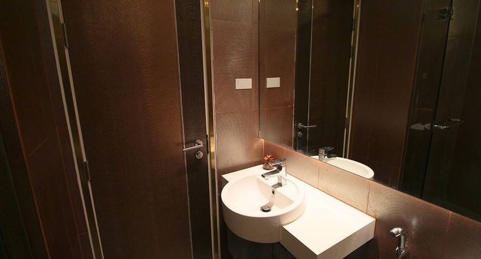 For rent 1 bed condo in Yan Nawa, Bangkok