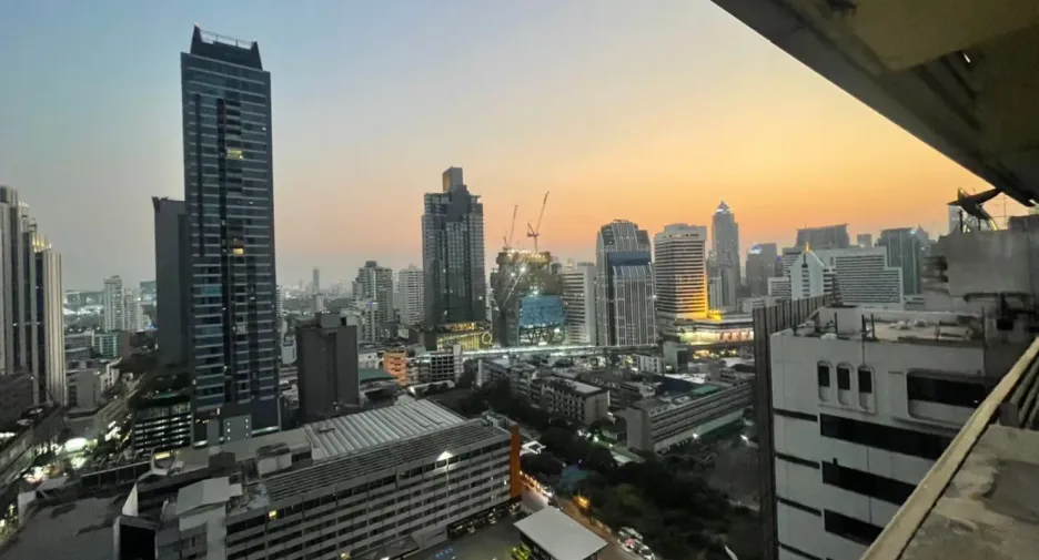 For rent 1 bed condo in Watthana, Bangkok