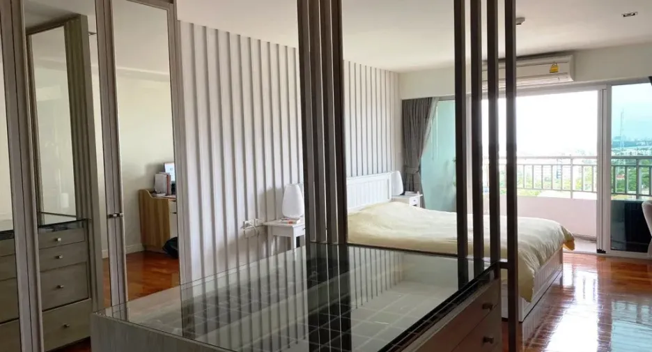 For rent 3 bedrooms condo in Sathon, Bangkok