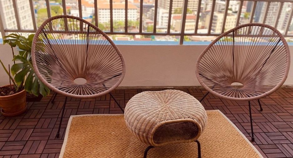 For rent 3 bedrooms condo in Sathon, Bangkok