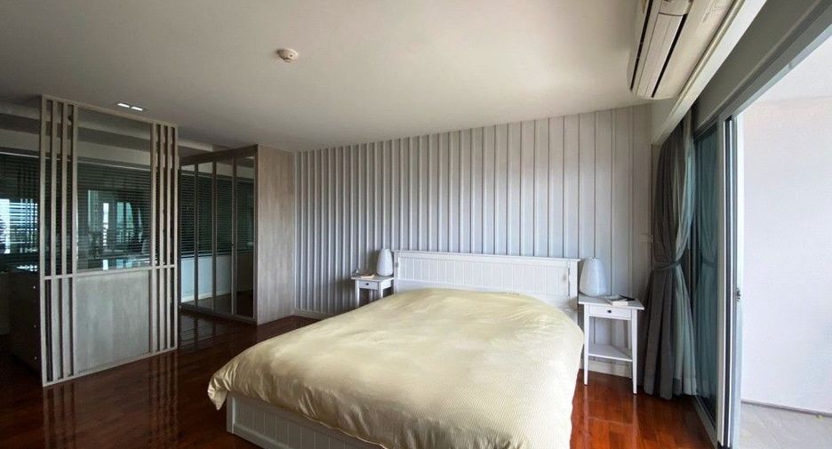 For rent 3 bedrooms condo in Sathon, Bangkok