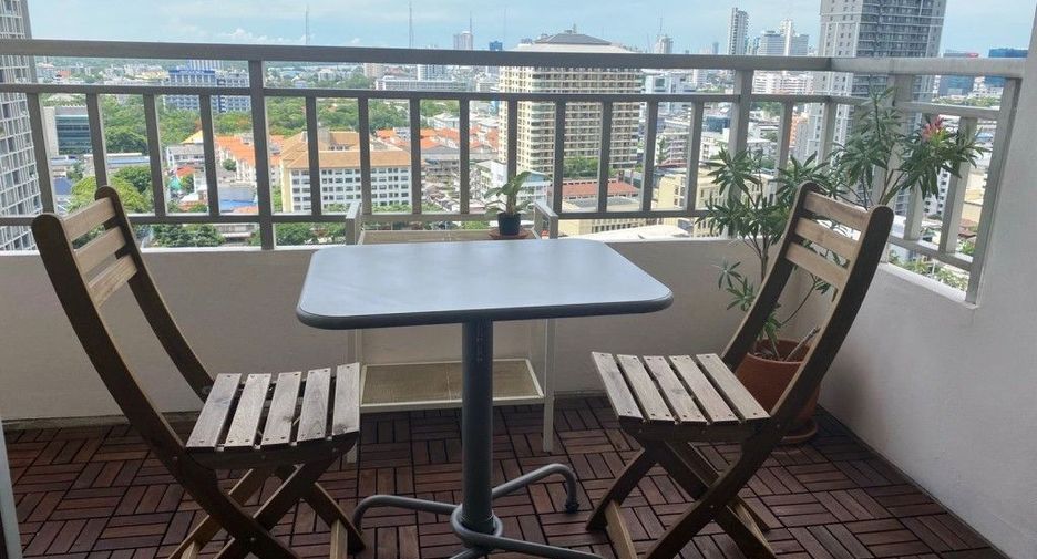 For rent 3 bedrooms condo in Sathon, Bangkok