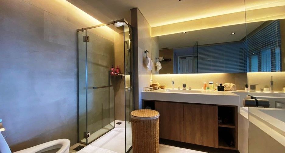 For rent 3 bedrooms condo in Sathon, Bangkok