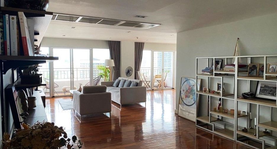 For rent 3 bedrooms condo in Sathon, Bangkok