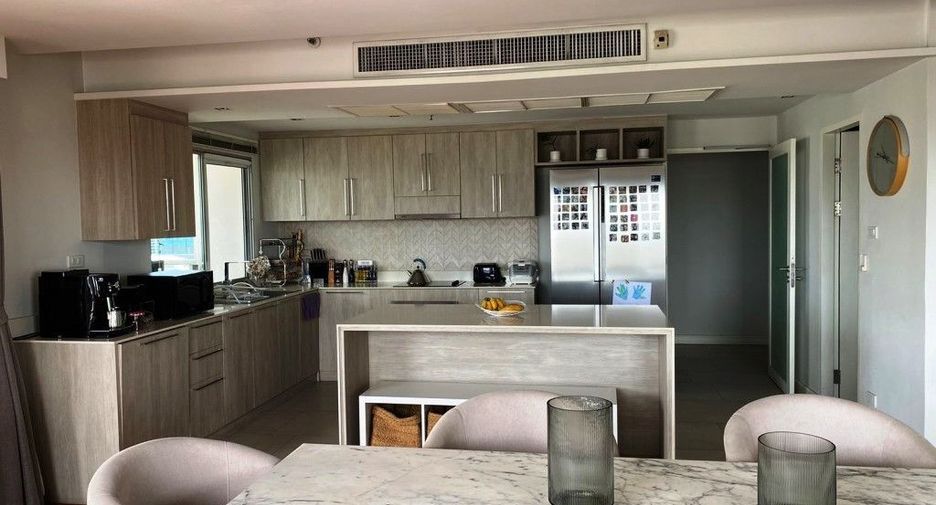For rent 3 bedrooms condo in Sathon, Bangkok