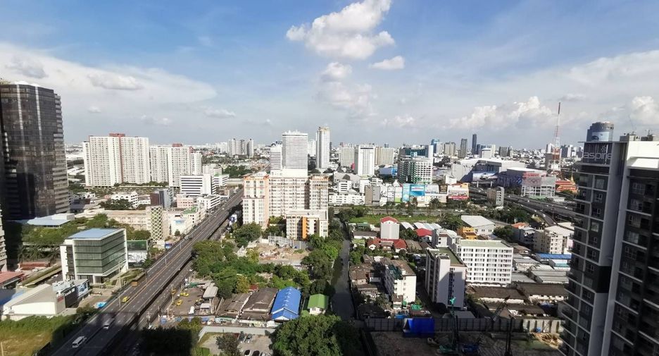 À vendre 1 chambre condo à Huai Khwang, Bangkok