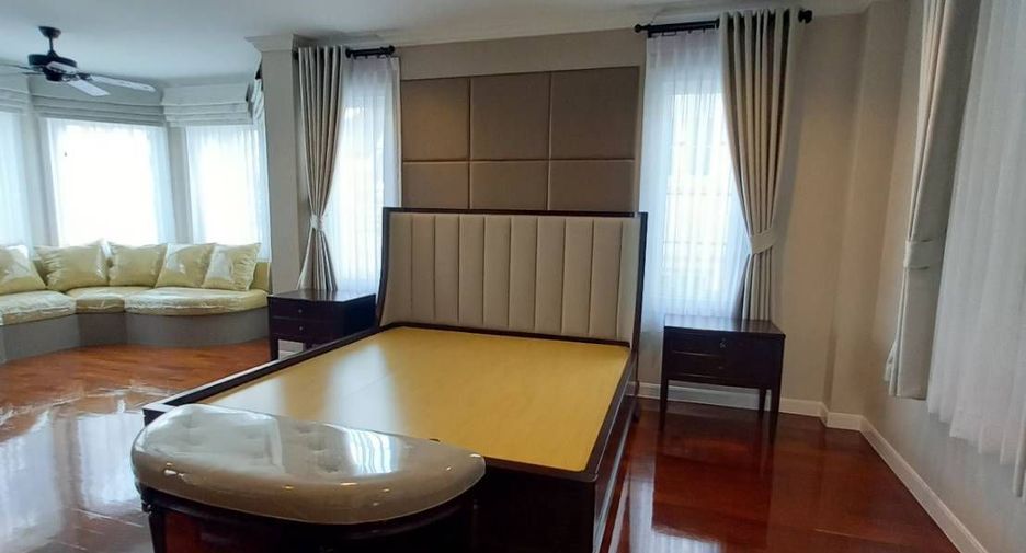 À louer 4 chambres maison à Bang Na, Bangkok