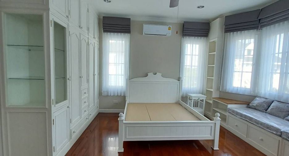 À louer 4 chambres maison à Bang Na, Bangkok