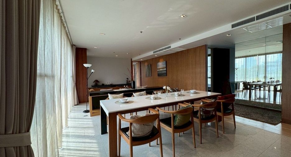For rent 3 bedrooms condo in Watthana, Bangkok