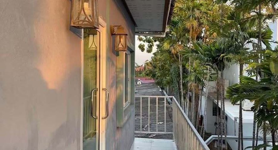 Haus zur Miete mit 5 Zimmer in Bang Khen, Bangkok