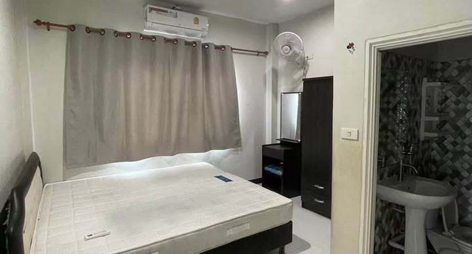 Haus zur Miete mit 5 Zimmer in Bang Khen, Bangkok