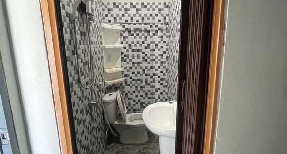 Haus zur Miete mit 5 Zimmer in Bang Khen, Bangkok