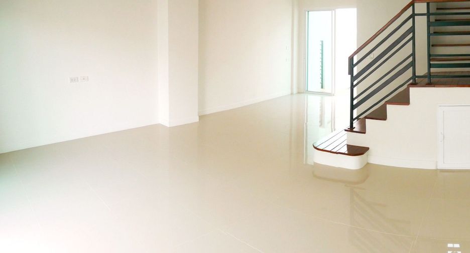 For rent 4 ベッドルーム townhouse in Nong Khaem, Bangkok
