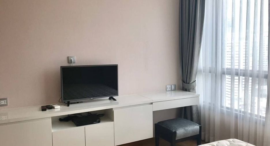 For rent 2 bedrooms condo in Watthana, Bangkok
