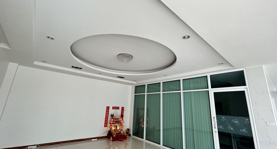 出售 2 卧室 联排别墅 在 Bueng Kum, 曼谷