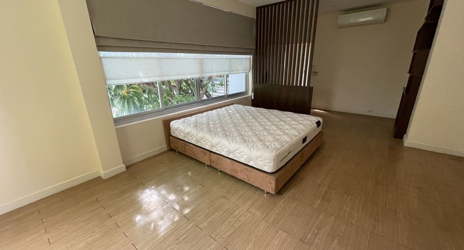 For rent 3 bedrooms house in Huai Khwang, Bangkok