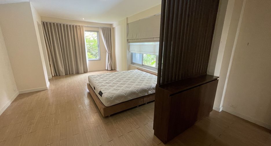 For rent 3 bedrooms house in Huai Khwang, Bangkok