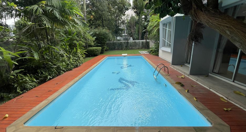 For rent 3 bedrooms house in Huai Khwang, Bangkok